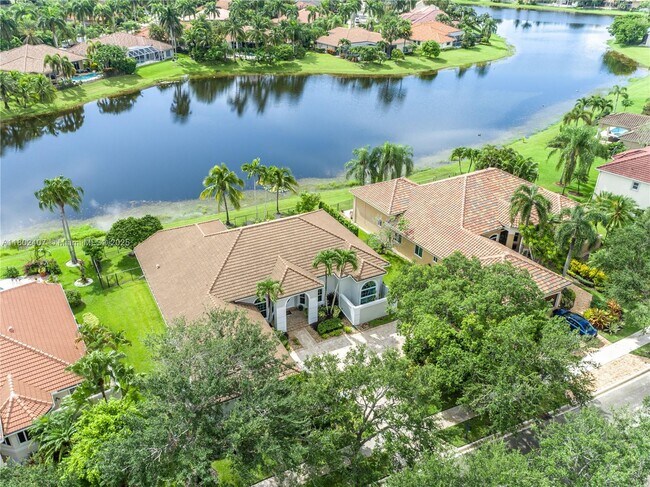 Building Photo - 2708 Meadowood Dr