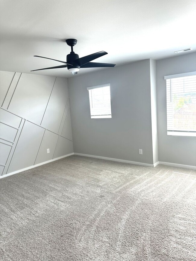 Building Photo - Puyallup - Beautiful 4 bedroom, 2.5 bath home! Available Now!