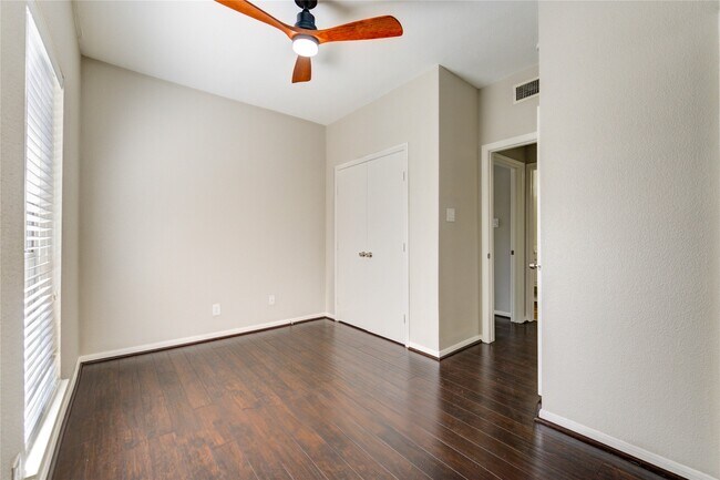 Building Photo - 726 Bering Dr