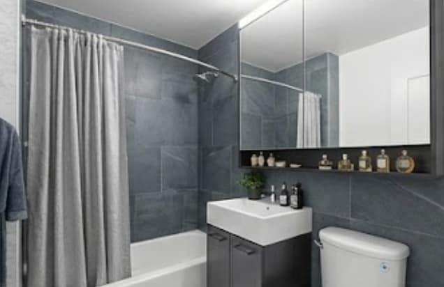 Building Photo - 138 John St