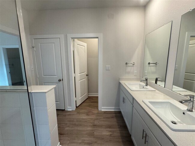 Building Photo - 105 Sorghum Dr