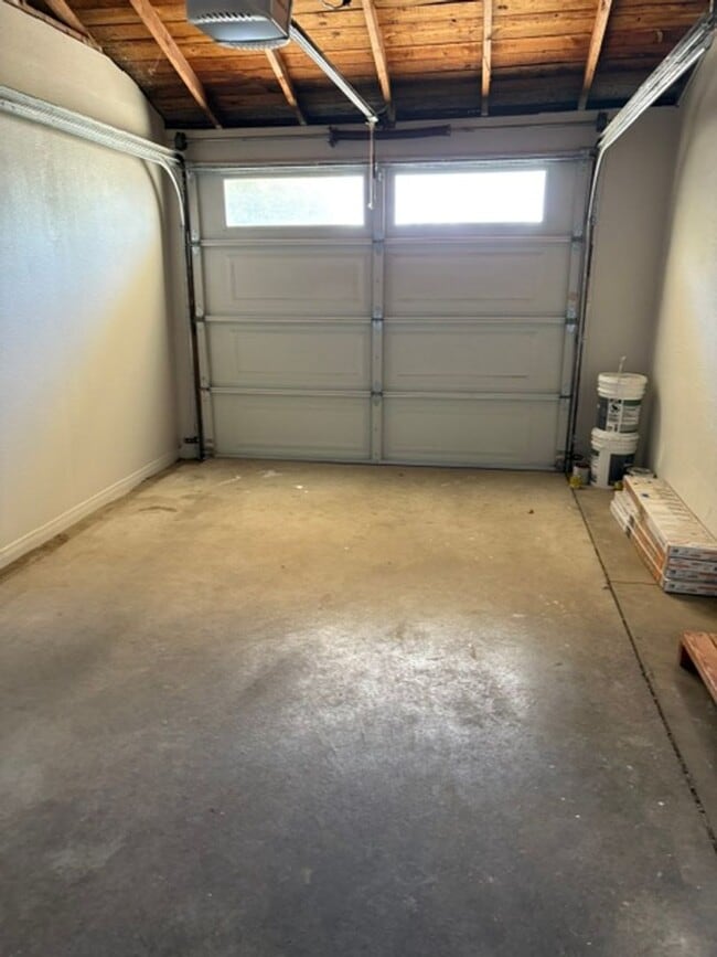 Building Photo - Beautiful 3 Bedroom, 1 Bathroom house