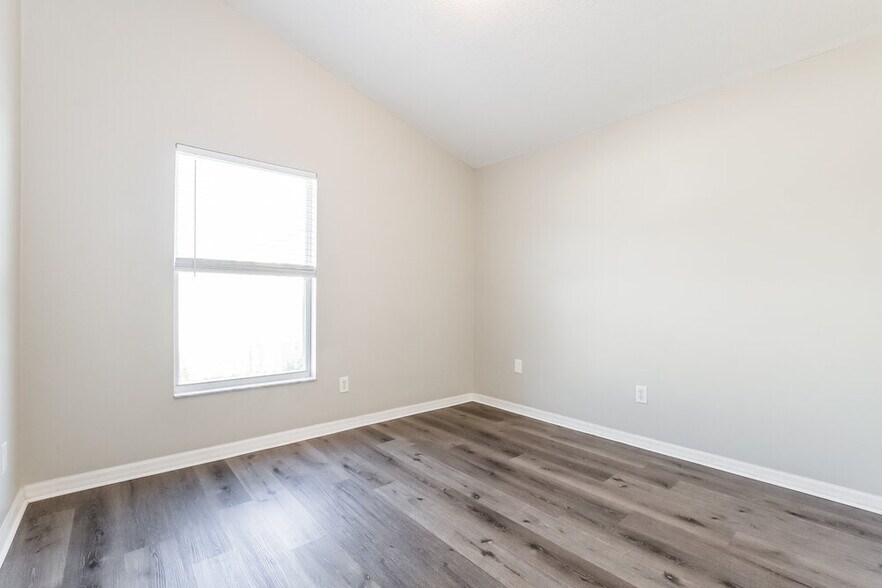 Building Photo - 2613 Deck Ave