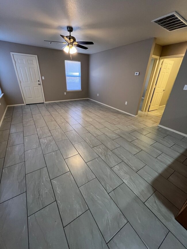 Building Photo - New Very Nice 2 Bed 1 Bath House with Car ...