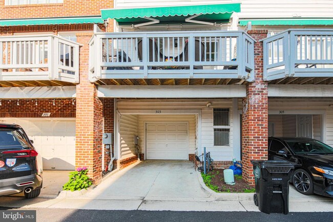 Building Photo - 303 S Henry St