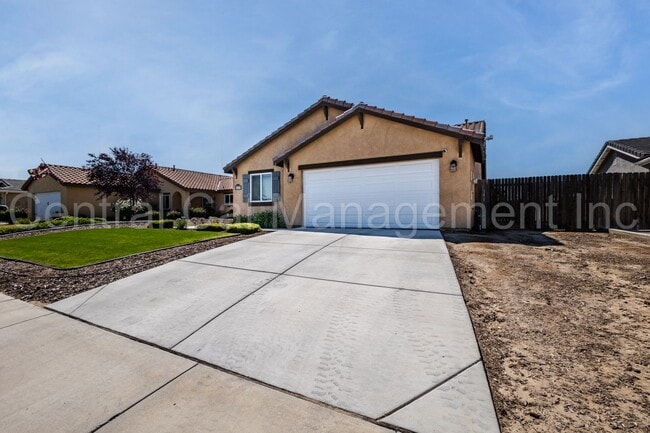 Building Photo - 3 Bedroom/2 Bath Home in Tyner Ranch - $22...