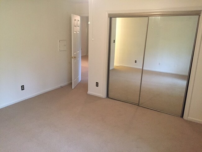 Building Photo - Beautiful Condo close to the oceanfront!!