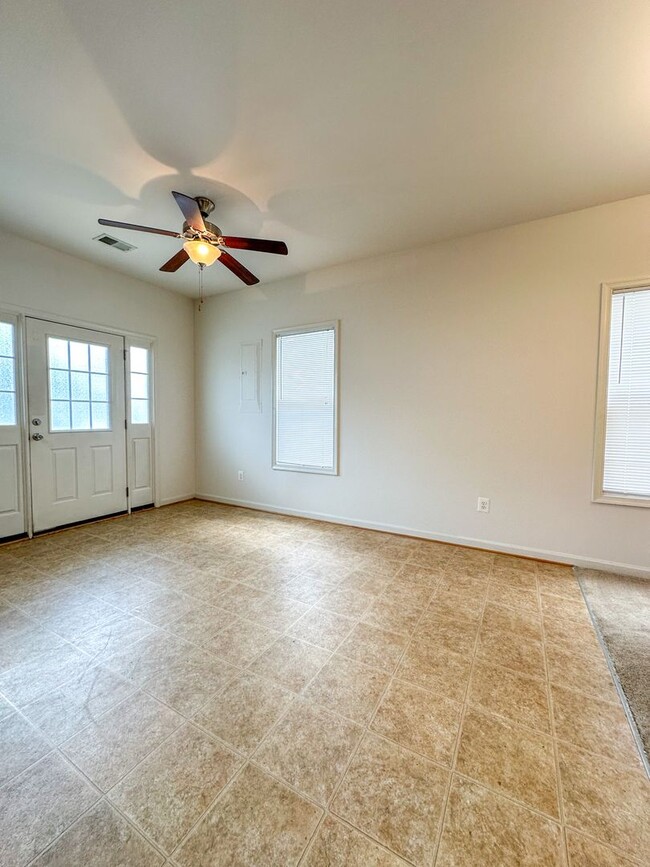 Building Photo - Sycomore Square Town House 3bed/2.5baths