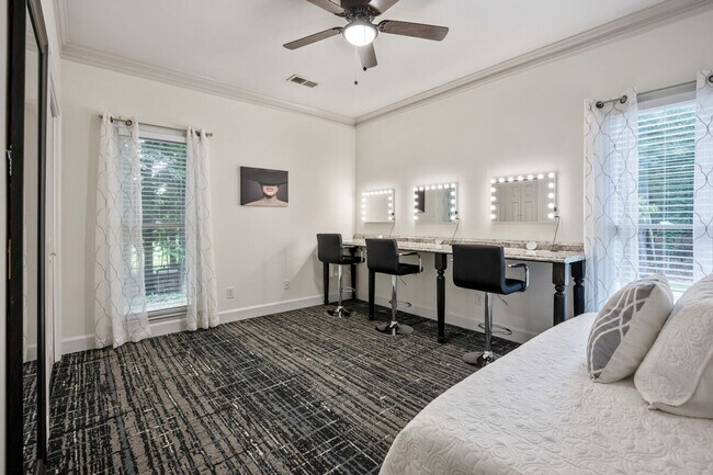 Building Photo - 29 Dean Rd SE