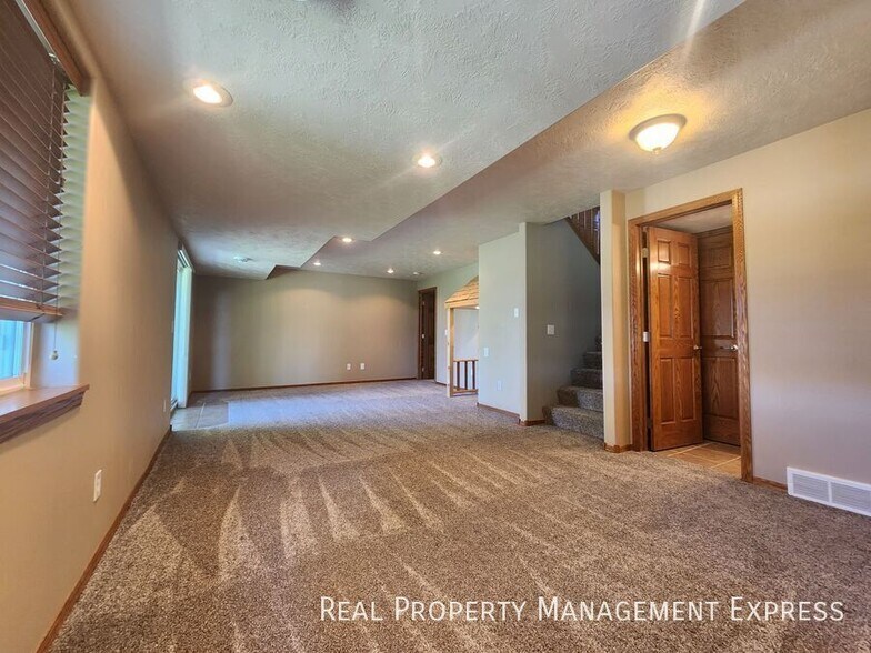 Building Photo - 4809 S Emma Ln