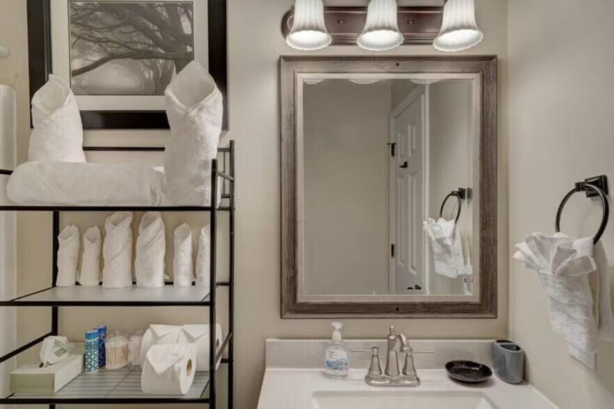 Building Photo - 2225 Summit St