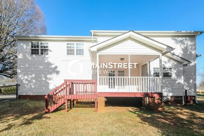 Building Photo - 4 Bedroom Pet-Friendly Home in Matthews, N...