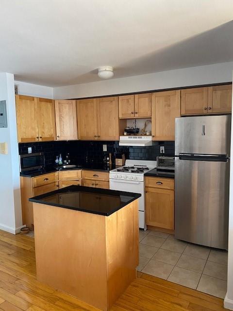 Building Photo - 1-29 Beach 118th St