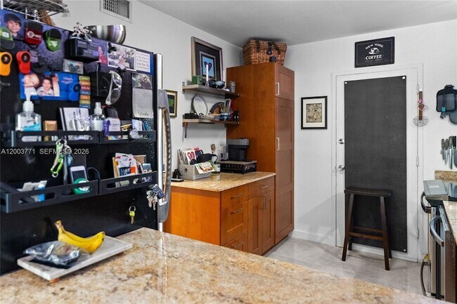 Building Photo - 100 Edgewater Dr