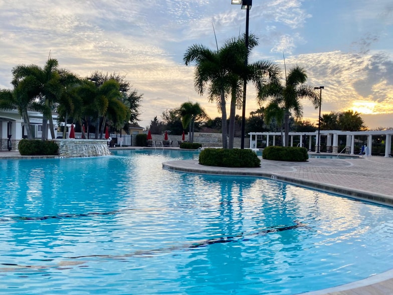 Building Photo - 11805 Holly Creek Dr