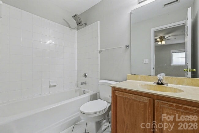 Building Photo - 841 W 4th St