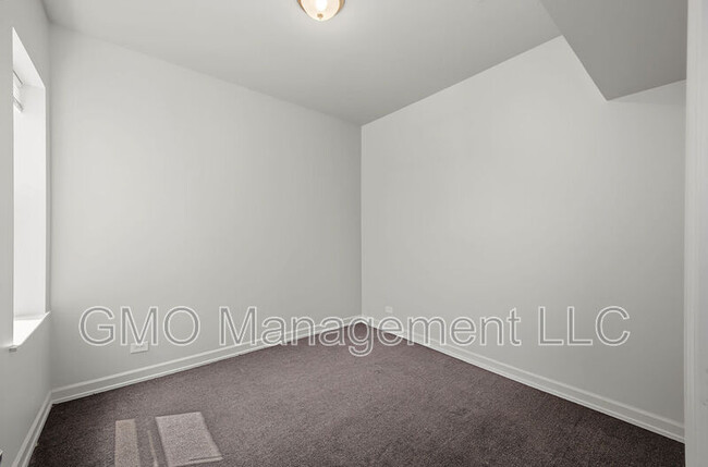 Building Photo - 4341 W Gladys Ave