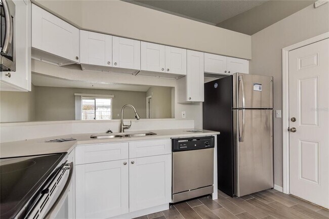 Building Photo - 8024 Ridgeglen Cir W
