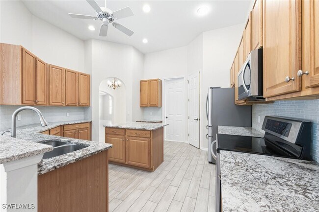 Building Photo - 366 Burnt Pine Dr