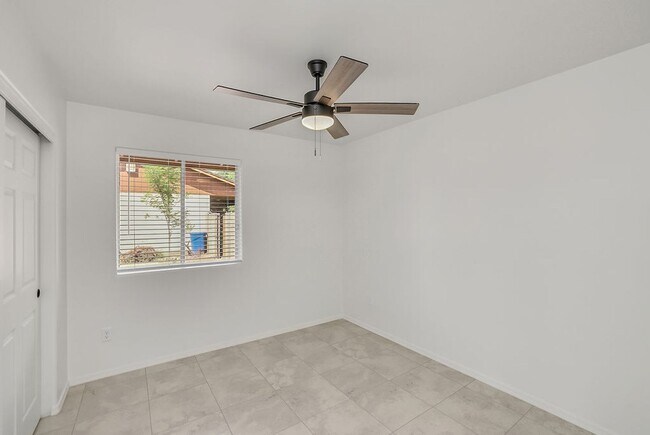 Building Photo - Gorgeous 4-Bedroom Home in Prime 85254 Loc...