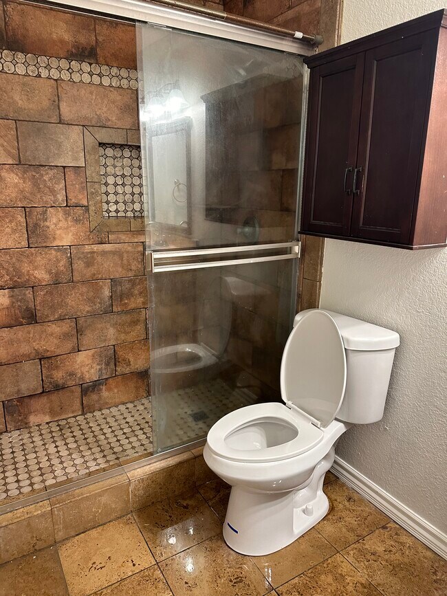 Building Photo - 1893 Cherokee Dr