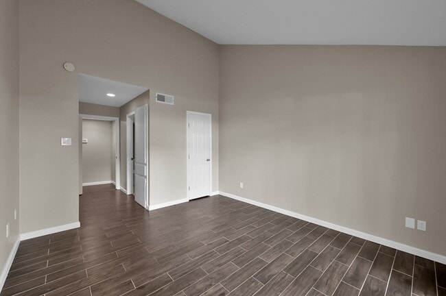 Building Photo - 12311 Glenview Dr
