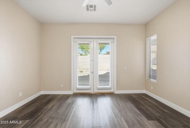 Building Photo - 7606 E Via Del Sol Dr