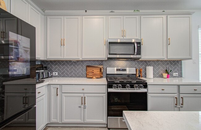 Building Photo - 4722 Crest Hill Dr