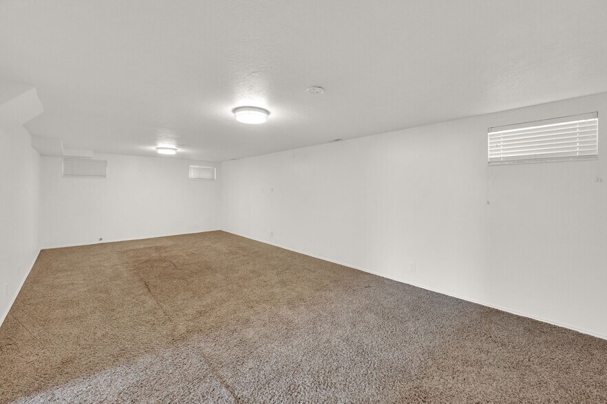 Building Photo - 60 E 1700 S