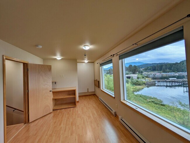 Building Photo - 3Bd/2Ba+Den Auke Bay Home, Unfurnished, Lo...