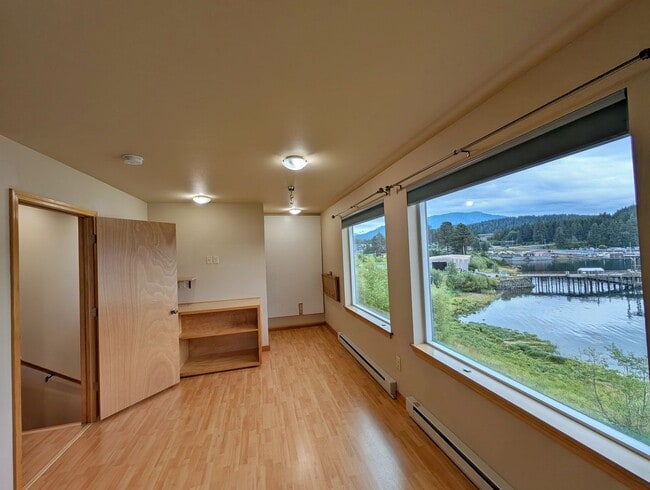 Building Photo - Unfurnished Auke Bay Home, 3BD+Den, 2BA, H...
