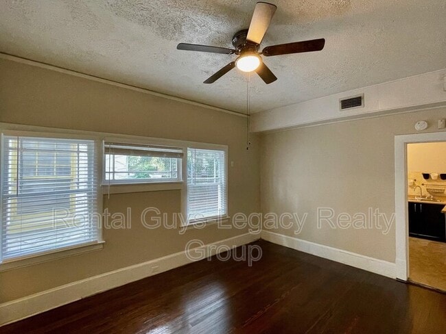 Building Photo - 2329 College St