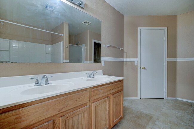 Building Photo - AVAILABLE NOW!!! Oversized Bedrooms in Johnson Ranch