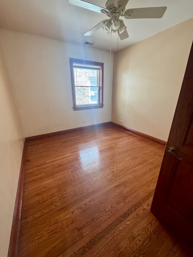 Building Photo - 4857 W Wellington Ave