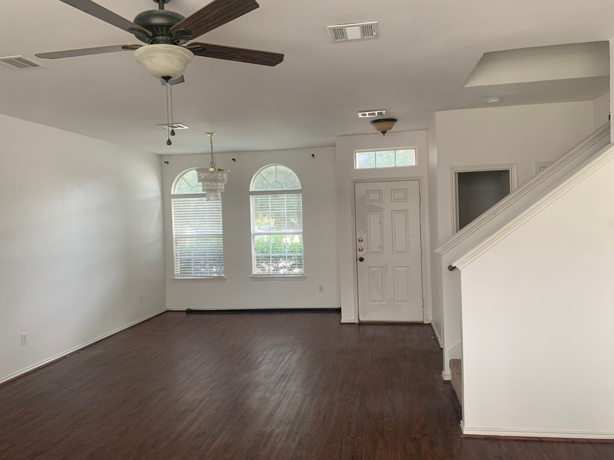 Building Photo - 3204 Paradise Valley Dr