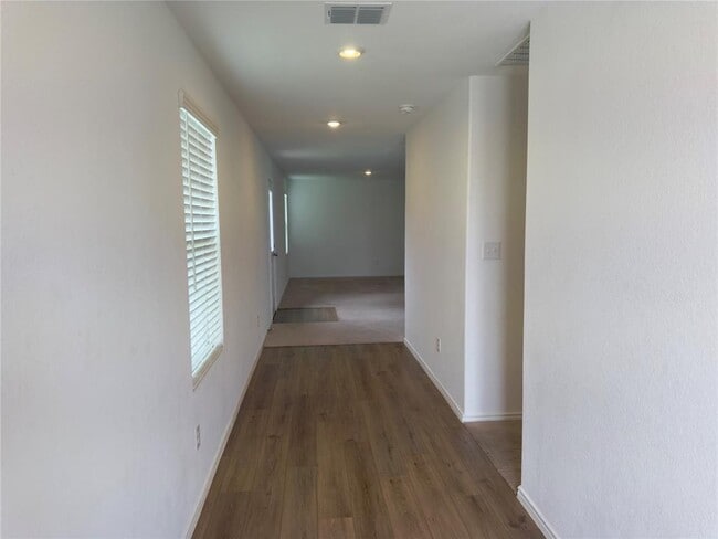 Building Photo - 510 Sunray Dr