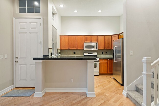 Building Photo - 6610 NE Rosebay Dr