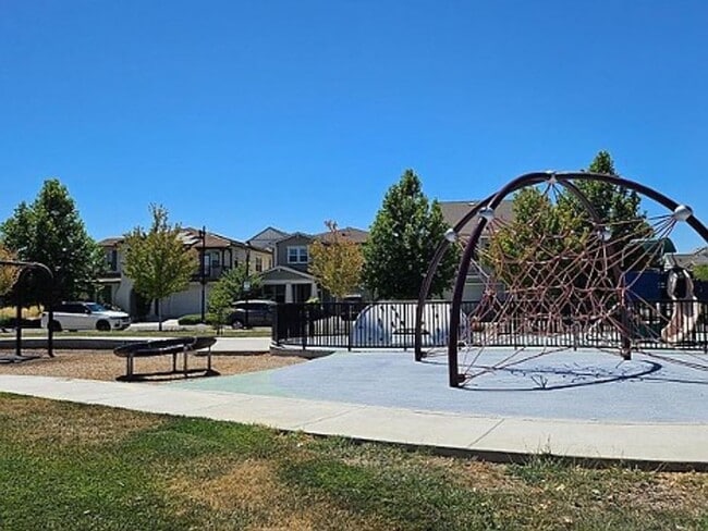 Building Photo - Upscale 2/2 Apartment in The Cannery!-$500 Off 1st Month's Rent