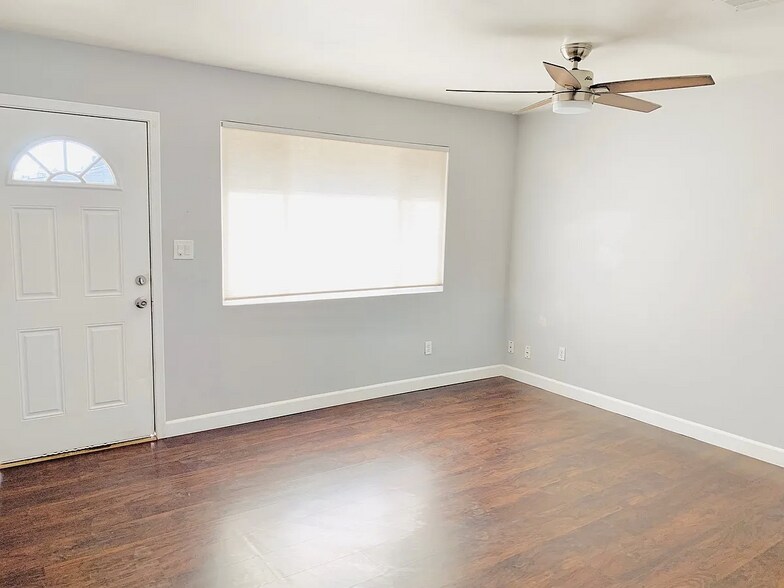 Building Photo - 4017 E Palm Ln