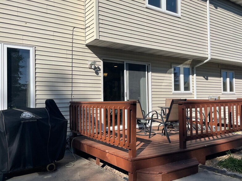 Deck/Patio - 3018 Manitowoc Rd