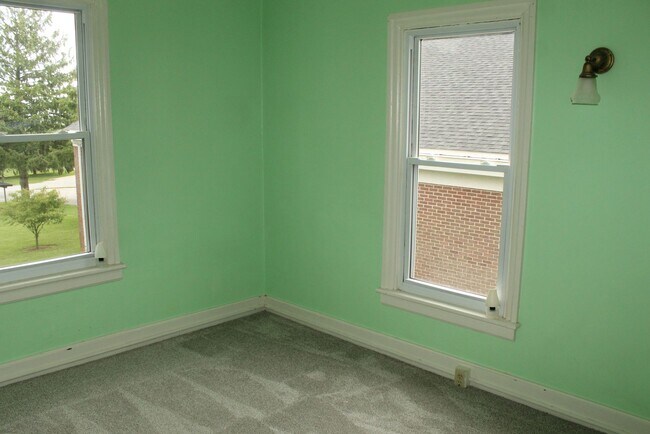 Building Photo - Single Family Home in Shrewsbury Borough