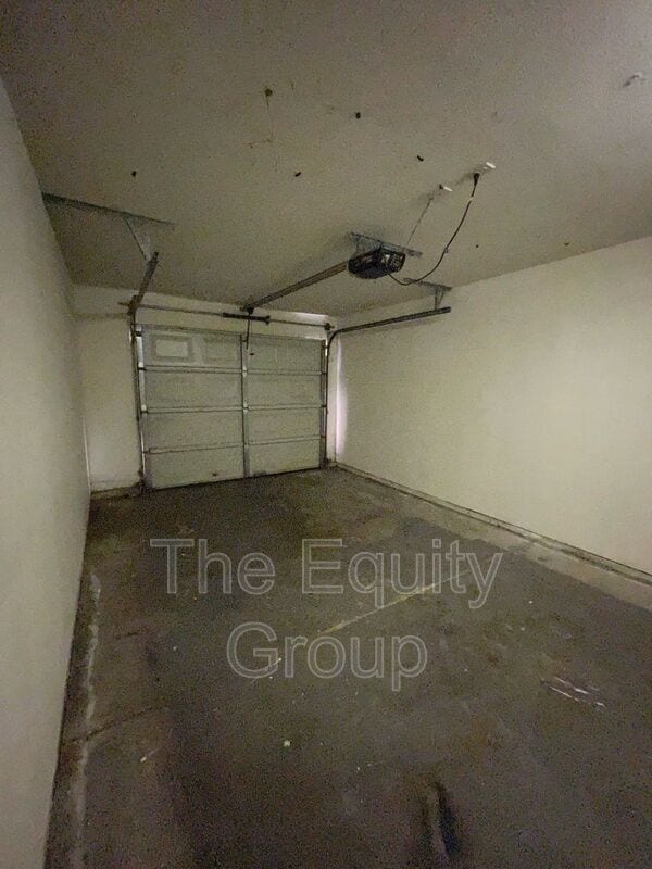 Building Photo - 2214 N Vickie St