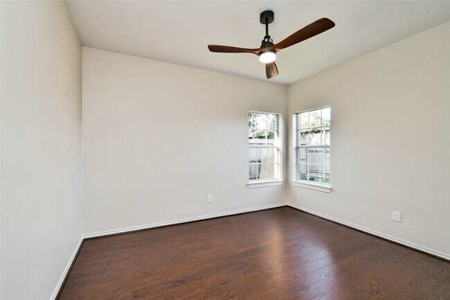 Building Photo - 1506 Forest Home Dr