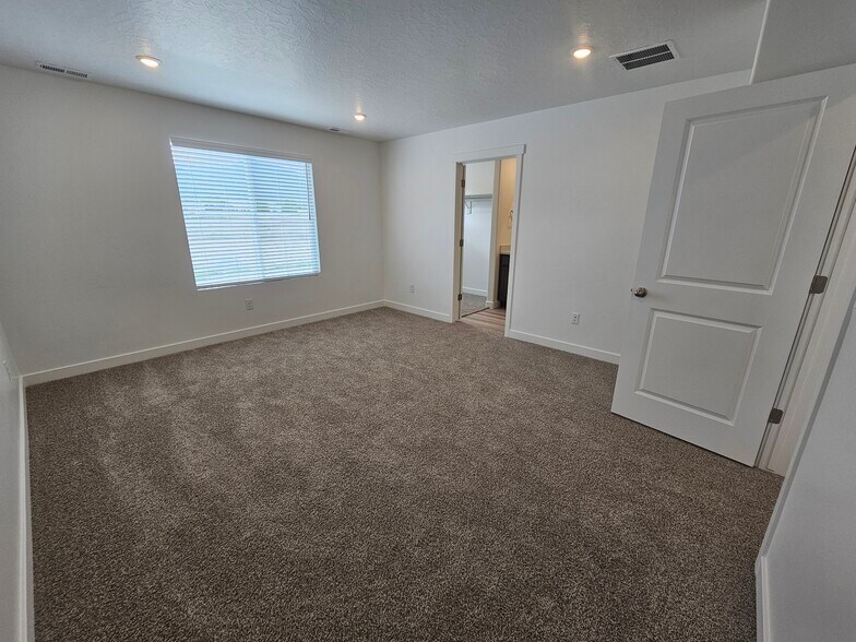 Building Photo - 1731 N Copper Canyon Dr