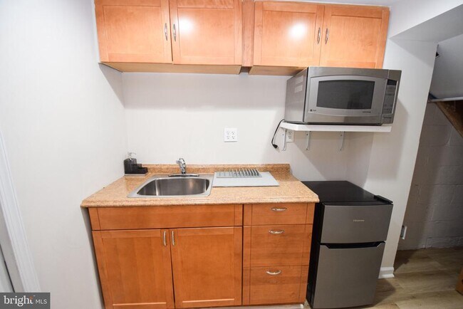 Building Photo - 1629 Searles Rd