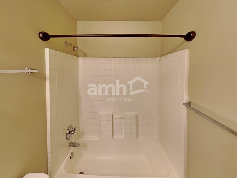 Building Photo - 932 Foxboro Dr