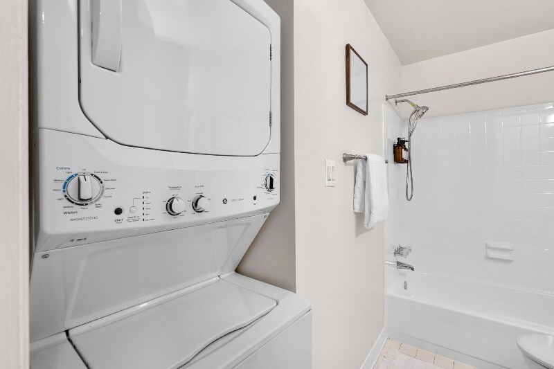 Building Photo - 11770 Carriage House Dr