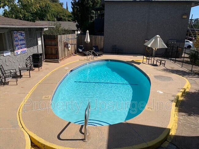 Building Photo - The Peaks