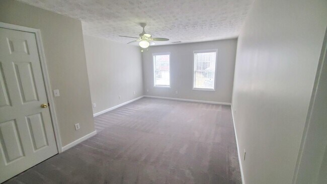 Building Photo - 351 Parkview Manor Dr