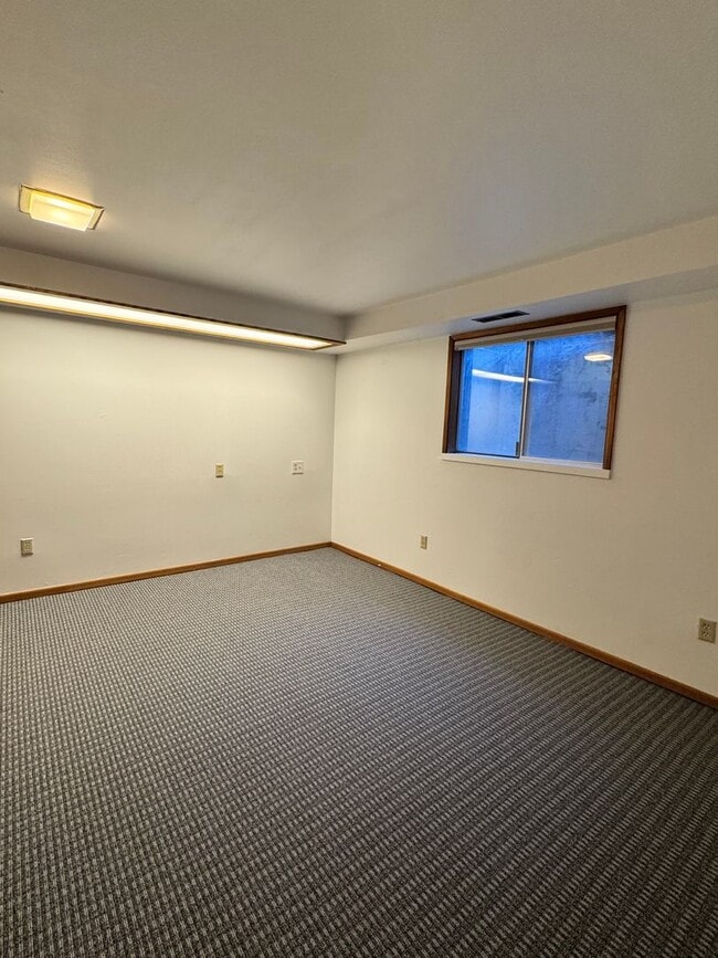 Building Photo - Large lower valley home, freshly remodeled...
